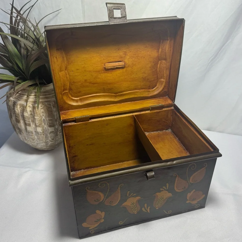 Vintage Metal Storage Box with Floral Design - Picture 6 of 11